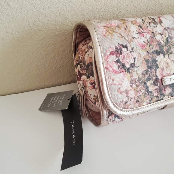 Tahari Winter Rose Travel Kit - Picture 5 of 9